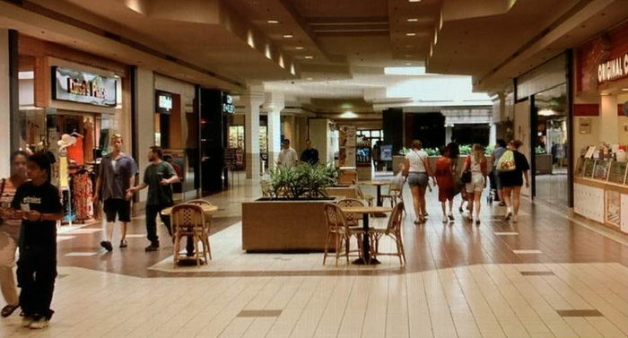 Summit Place Mall (Pontiac Mall) - Vintage Photo (newer photo)